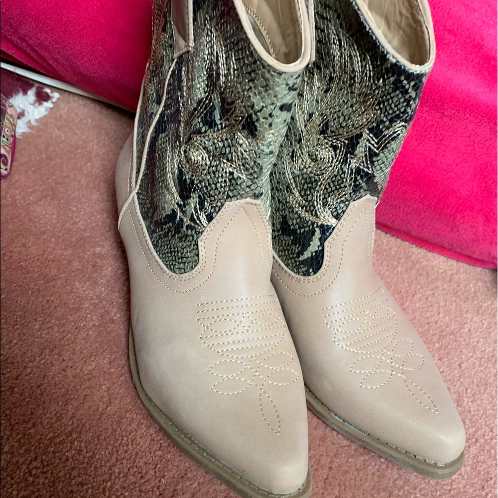 Women cowboy boots